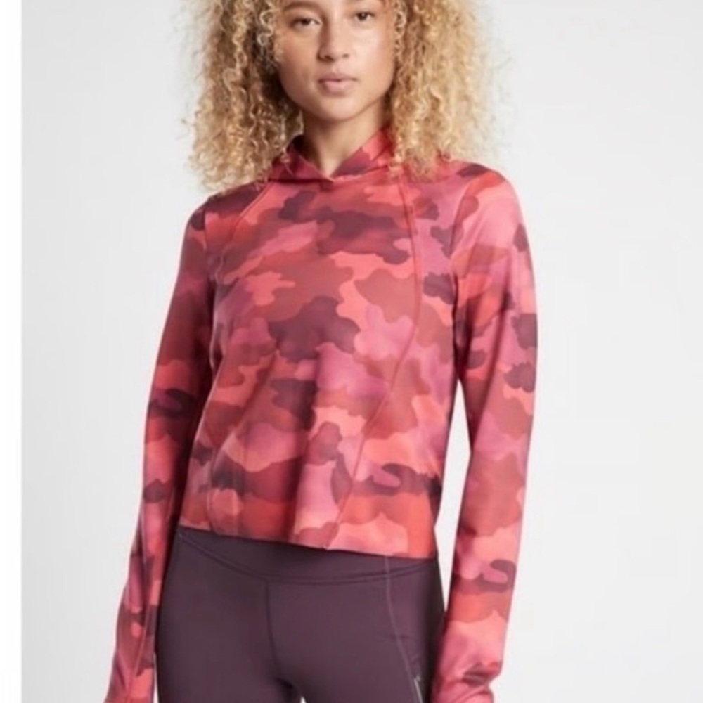 Athleta Pinnacle red Camouflage cropped Hoodie size medium ♥️💗♥️
